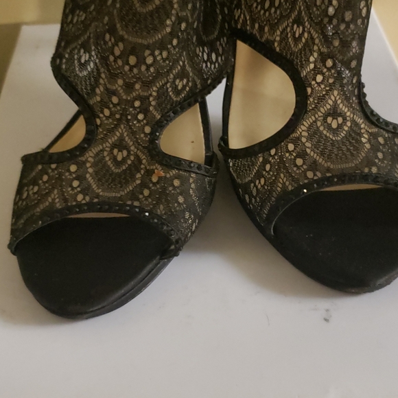 Gorgeous Lace 4" Heels Size 9.5 - Picture 7 of 12